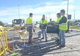 Visita de Javier Padorno a los trabajos de limpieza de las vías.