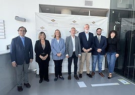 Las autoridades en el ciclo formativo en el puerto de Motril.