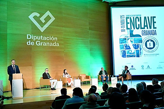 El presidente de la Diputación de Granada, Francis Rodríguez, ha destacado «impulsamos esta cita porque estamos convencidos de que el sector agroalimentario es uno de los motores más potentes para el desarrollo económico, turístico y cultural de nuestro territorio».