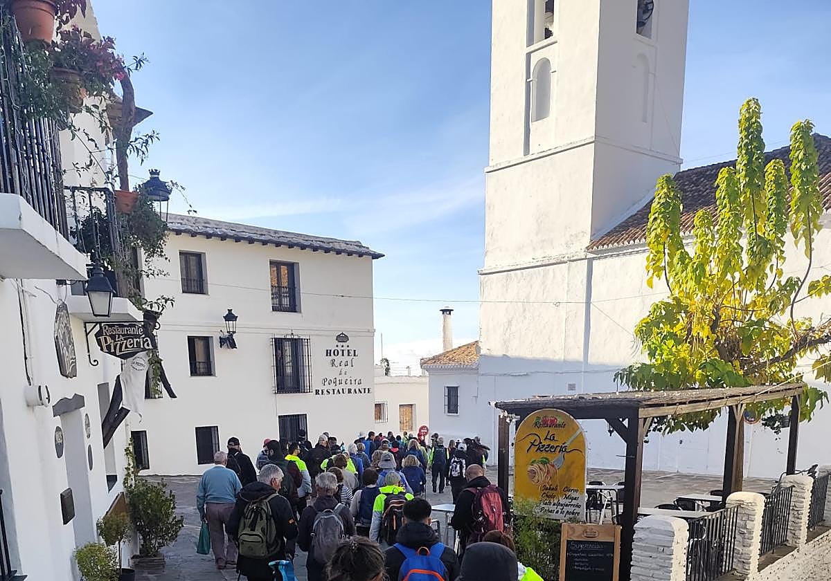 80 participantes en la ruta a la Alpujarra granadina del Senderismo Almuñécar