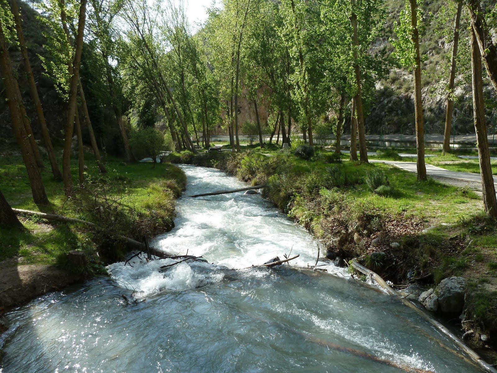Ruta senderista a lo largo del río Dílar
