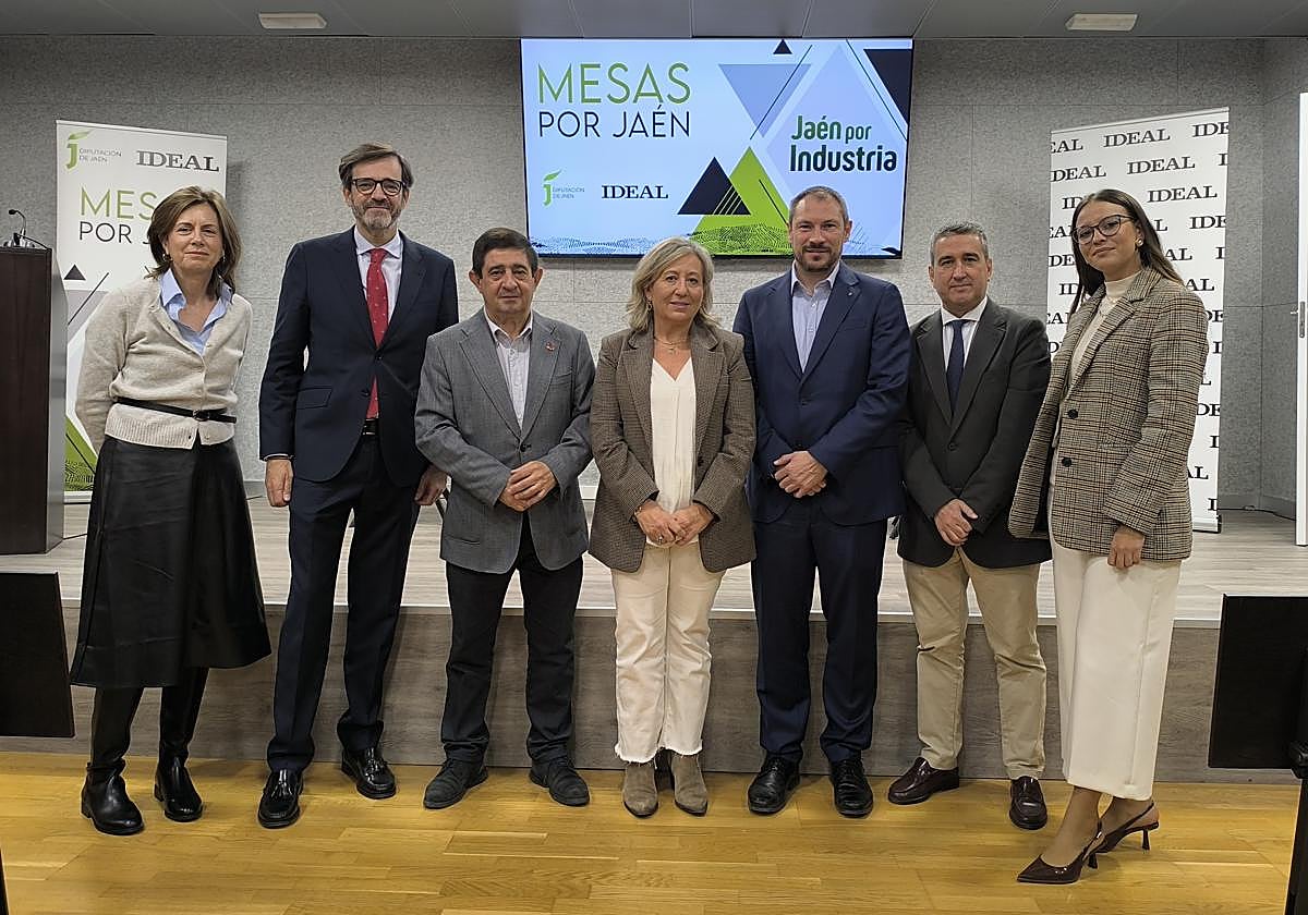 Autoridades en el acto de clausura.