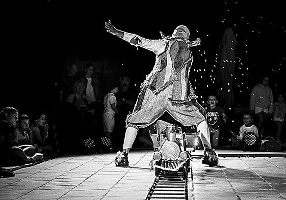 Granada en modo encendido: 5 planes para llegar a la Navidad con energía, brillo y tardeo canalla