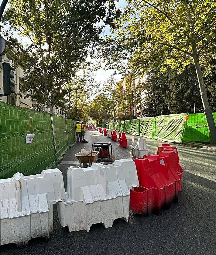 Imagen secundaria 2 - Las obras cogen músculo en una avenida Cervantes que ya está totalmente cerrada