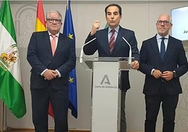 El Consejero De Justicia, Administración Local Y Función Pública, José Antonio José, En Rueda De Prensa Junto A Javier Carazo Y Jesús Estrella.