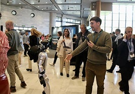 Mini Beimax saludando a los asistentes del III Congreso de IA de Andalucía 'Conecting Worlds, Transforming Realities'