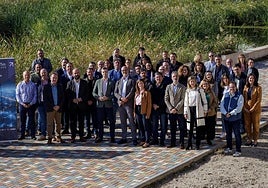 Autoridades en la inauguración del centro.