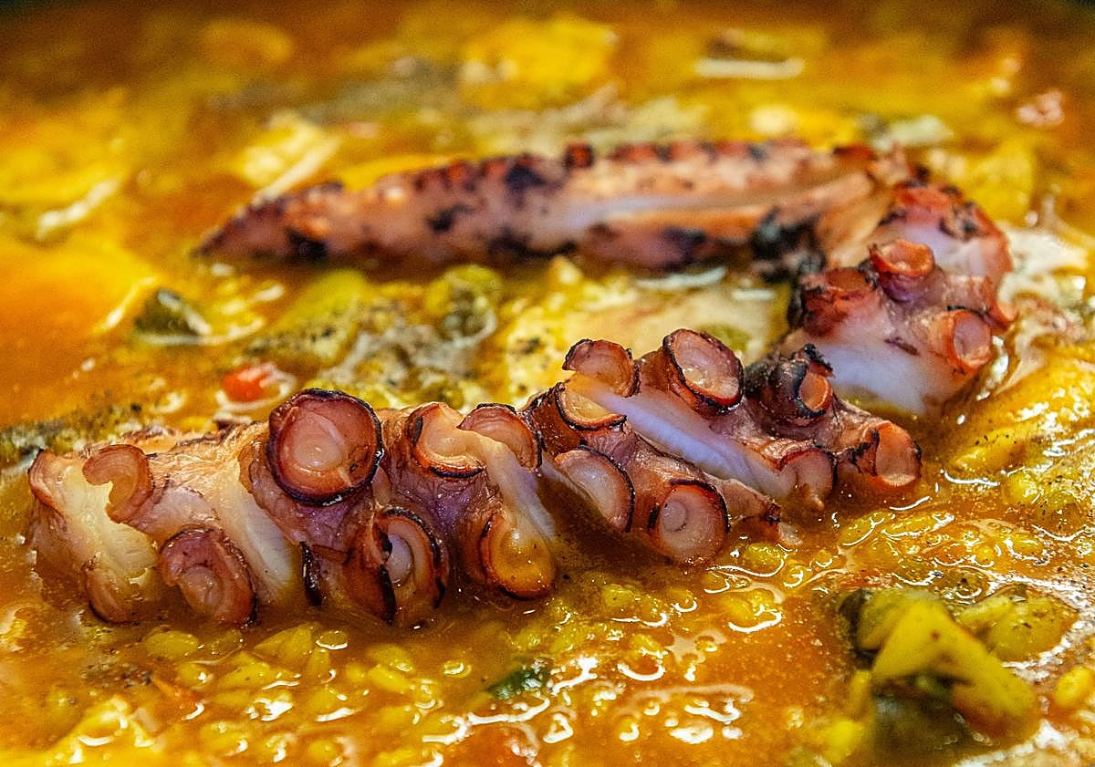 Imagen principal - El restaurante de Granada que triunfa a base de arroces y cachopos: «Queremos abrir otro local»