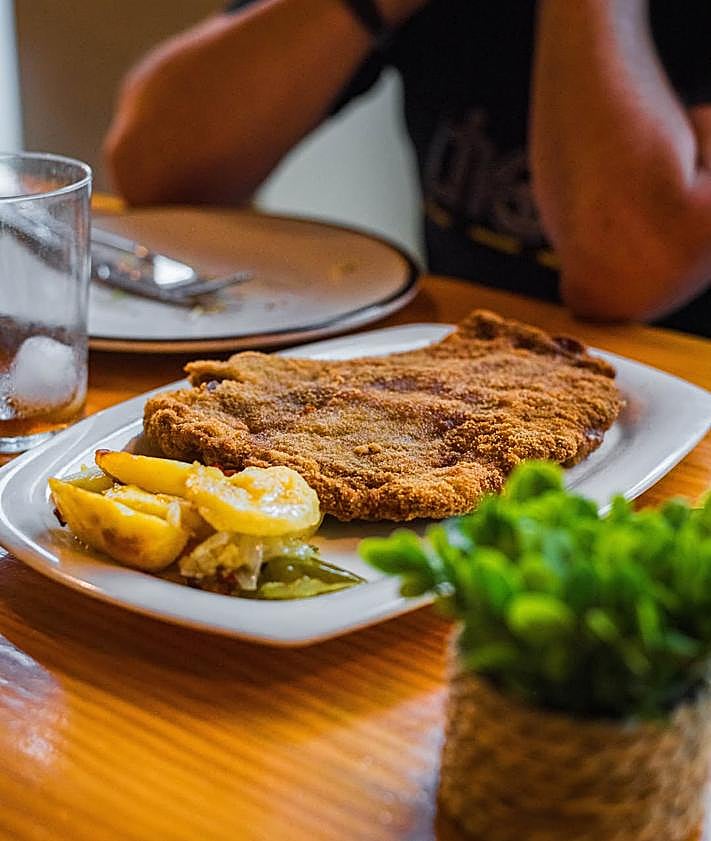 Imagen secundaria 2 - El restaurante de Granada que triunfa a base de arroces y cachopos: «Queremos abrir otro local»