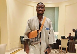 Hongla, a su llegada a la concentración de Camerún.