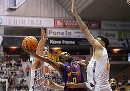 La defensa del Girona se centra en Kevin Punter.