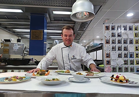 Antonio Carmona presenta el primer menú de esta edición de las jornadas.