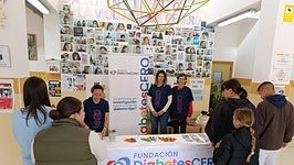 Stand de la Fundación Diabetes Cero en el IES Los Cahorros del Barrio de Monachil.