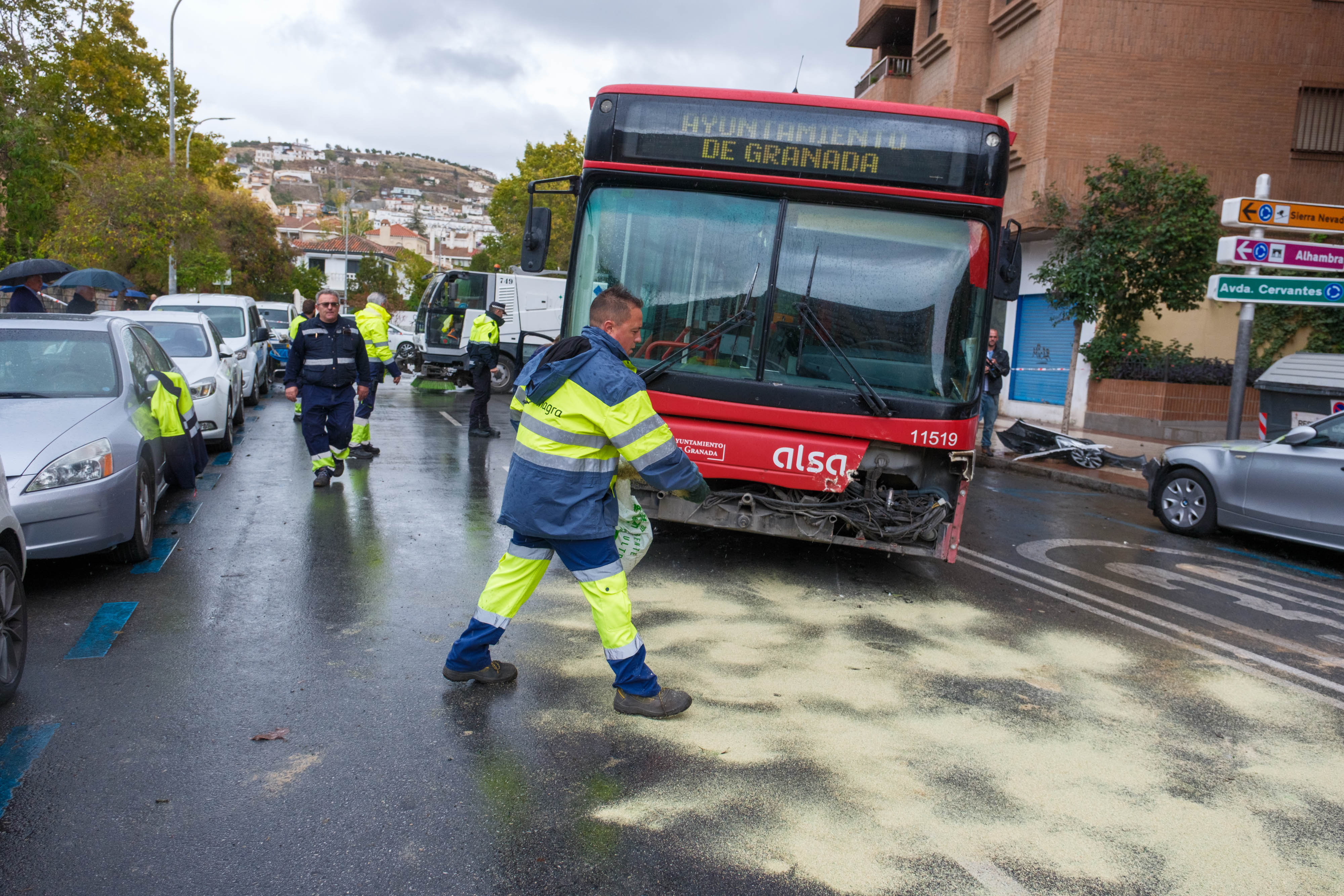 Las impactantes imágenes del accidente en la avenida Pablo Picasso de Granada