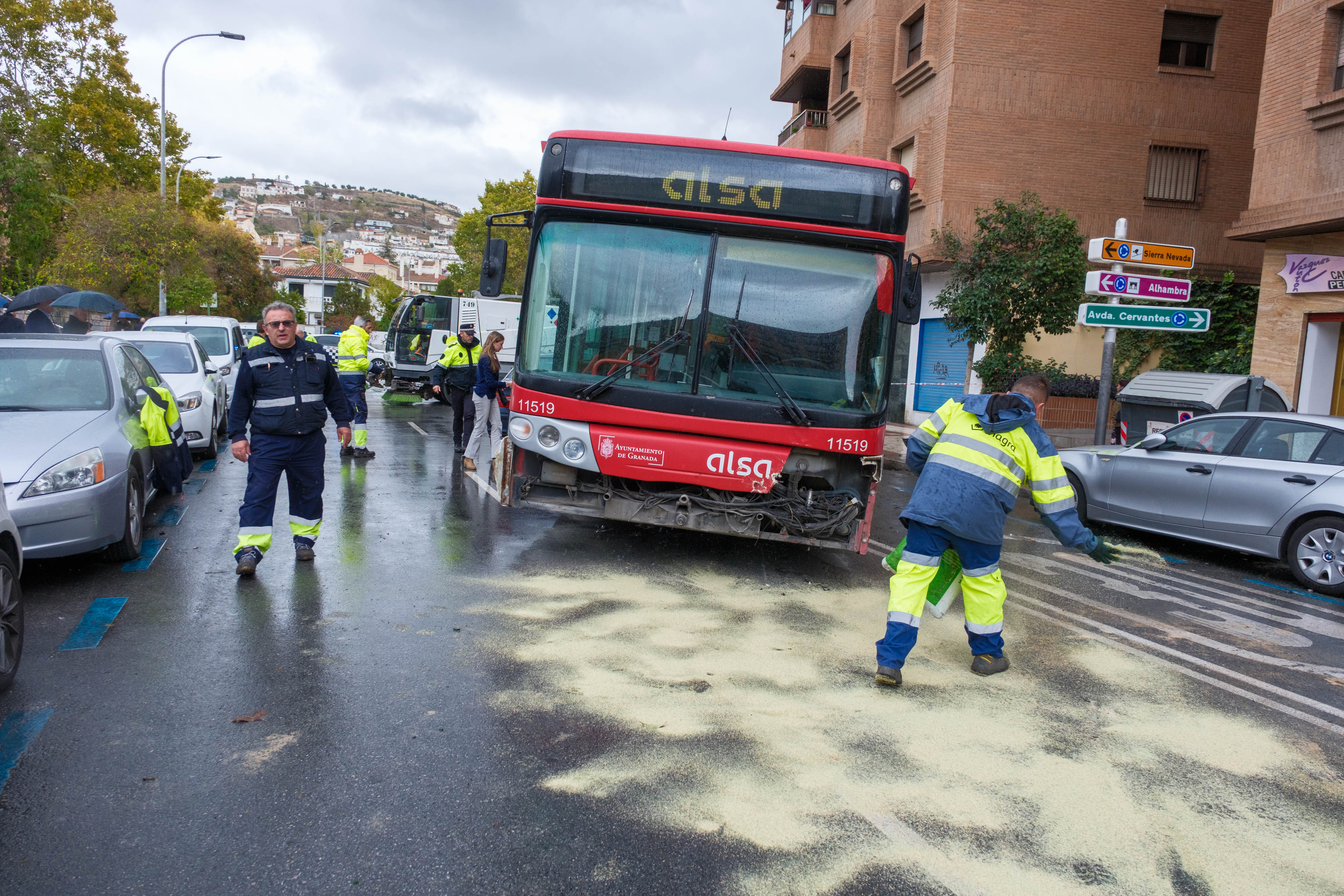 Las impactantes imágenes del accidente en la avenida Pablo Picasso de Granada