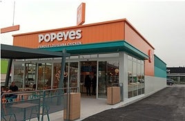 Abre un nuevo Popeyes en Granada.
