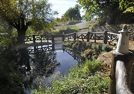 La alberca de Capilerilla cercada y rehabilitada.