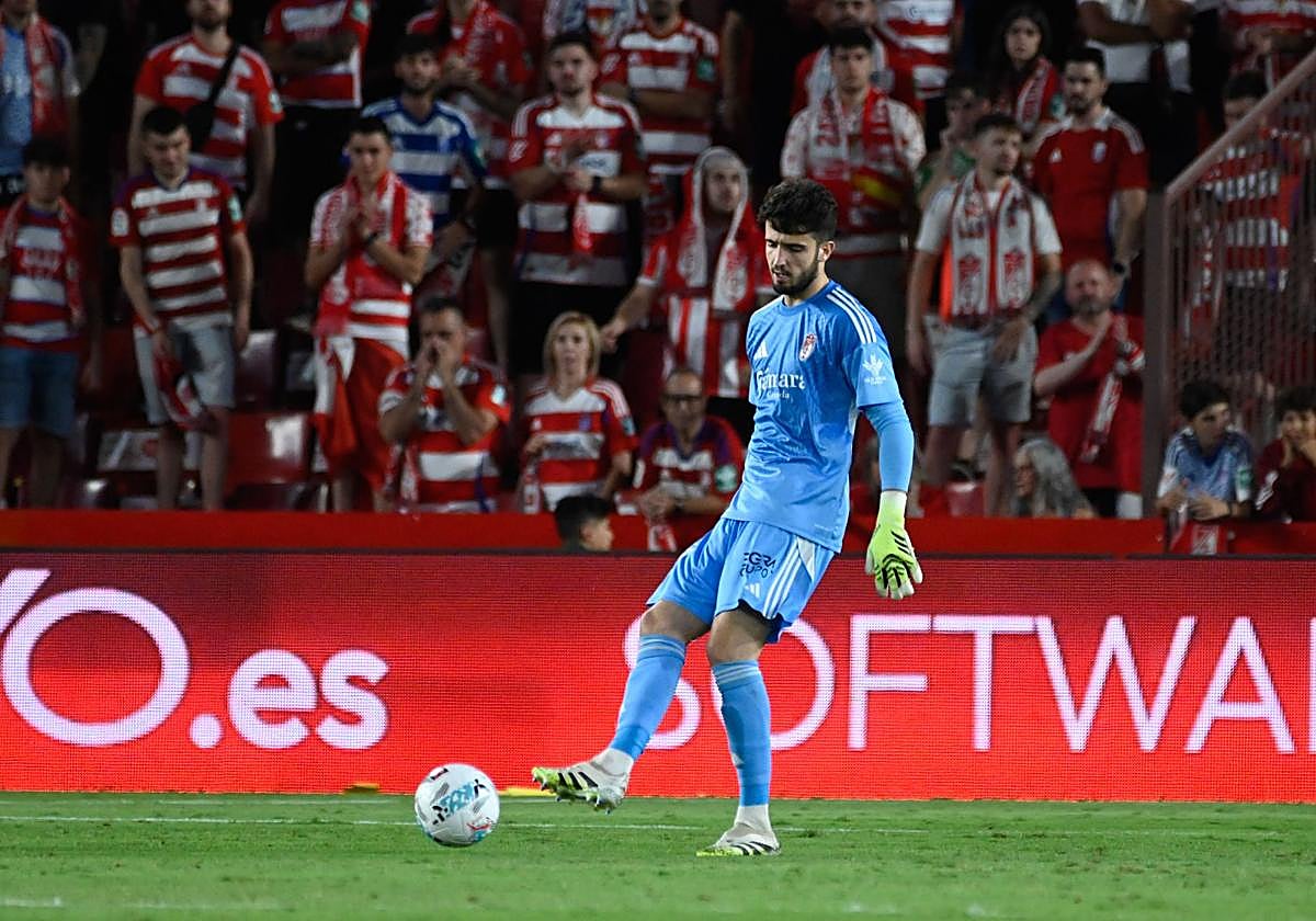 Ander Astralaga, en el único partido de Liga que ha jugado con el Granada, ante el Leganés.