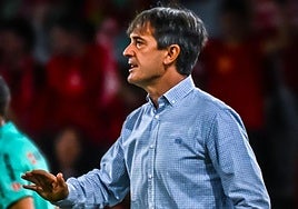 Pacheta pide calma a sus futbolistas en El Sardinero.
