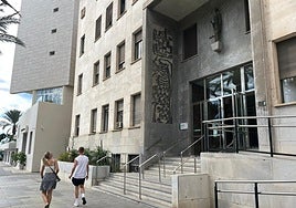 A juicio con jurado un hombre acusado de matar a otro con un mazo y un destornillador en Vícar