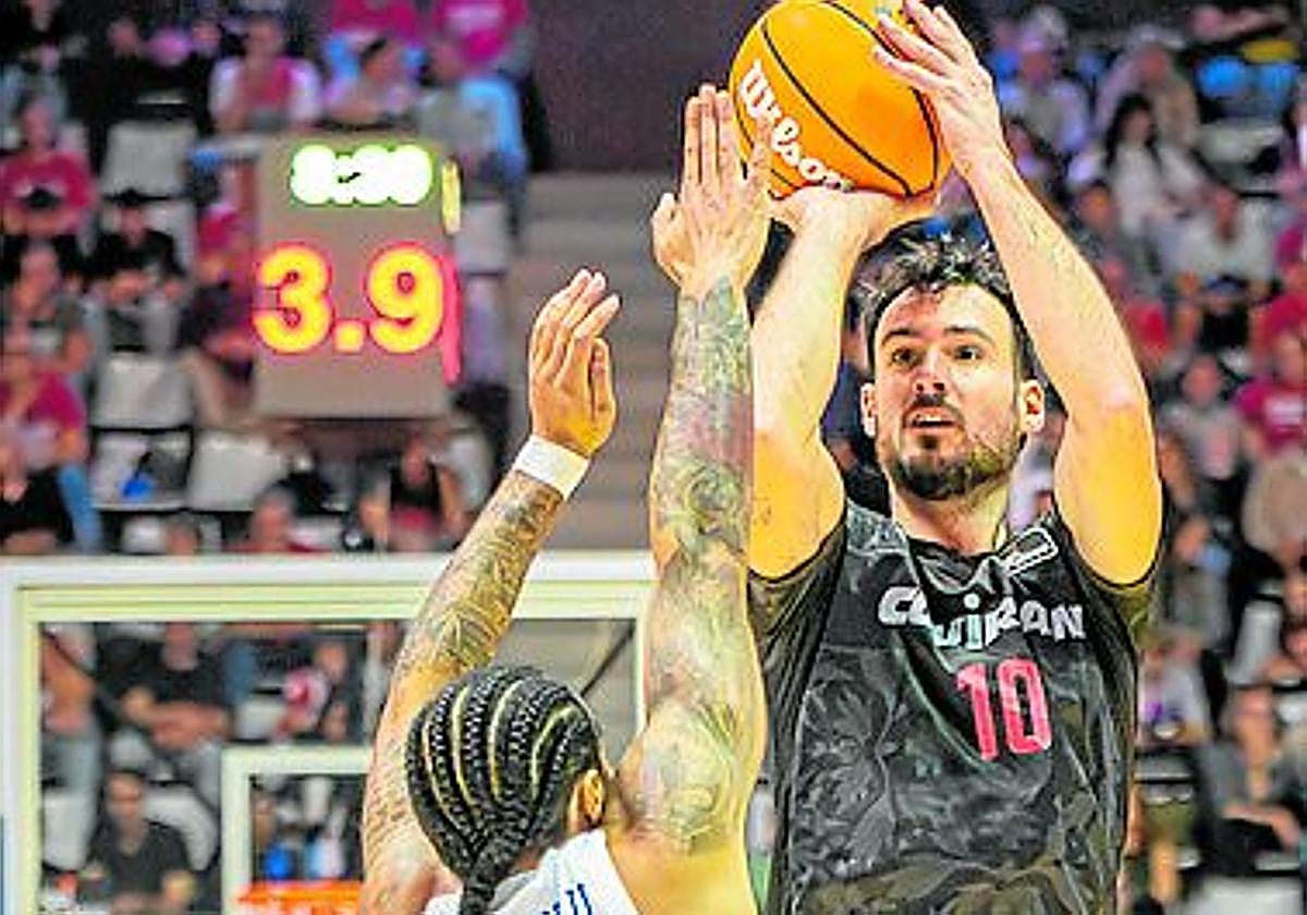 Costa, en un triple.