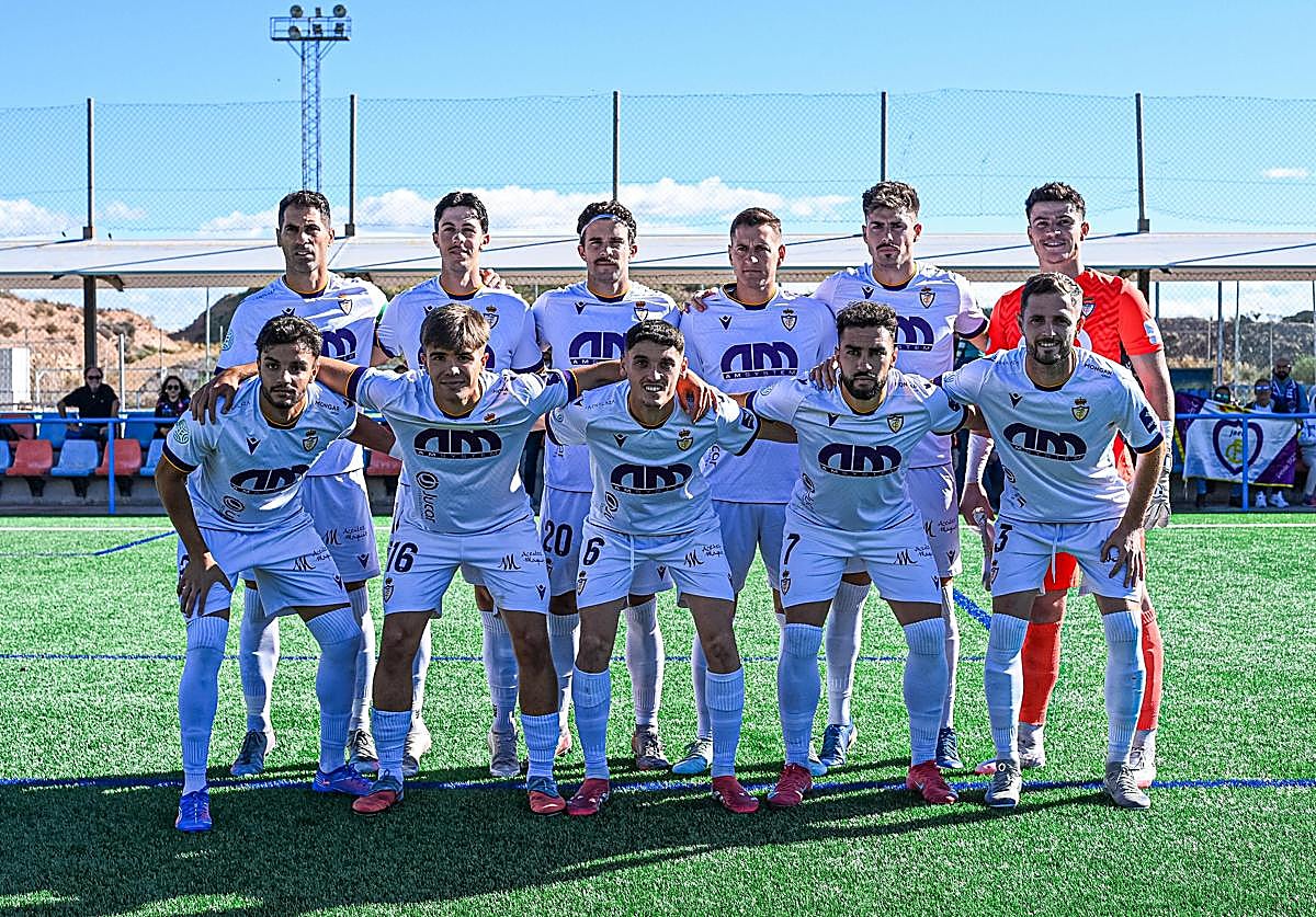 Once titular del Real Jaén, plagado de novedades, en su partido en tierras murcianas.
