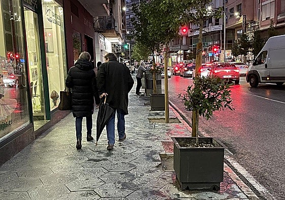 El paraguas ha vuelto a ser necesario este lunes en la capital jienense.