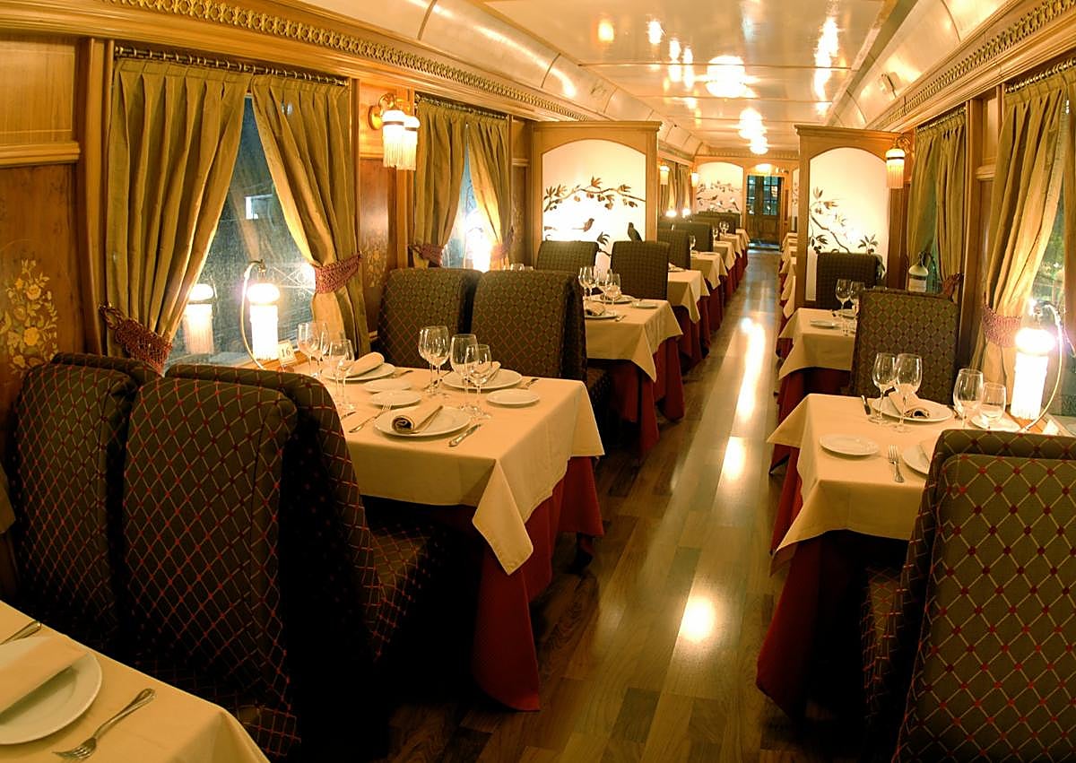 Imagen secundaria 1 - El tren-restaurante de Granada que ofrece «una experiencia al estilo Orient Express»