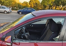 Uno de los coches en los que se produjeron robos en Albayda.