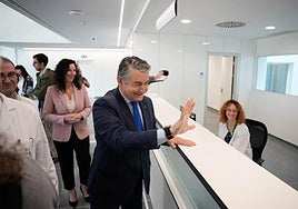 Antonio Sanz, en su visita inaugural al edificio de Consultas Externas de Almería.