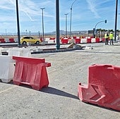 Una de las rotondas, junto a la Base Área de Armilla, por la que se volverá a circular con normalidad esta semana.