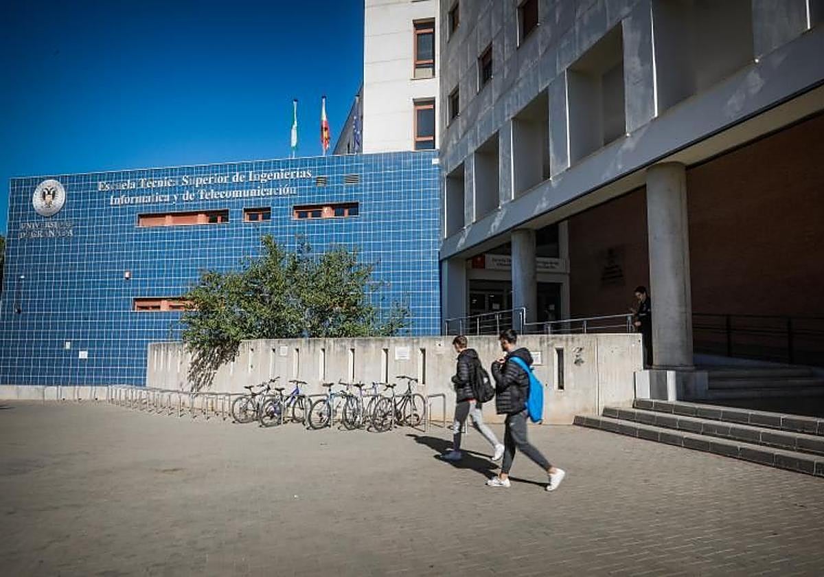 Facultad de Informática y Telecomunicación.