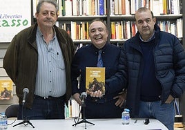 Fical recibe la presentación del libro 'La muerte tenía un precio' de Carlos Aguilar