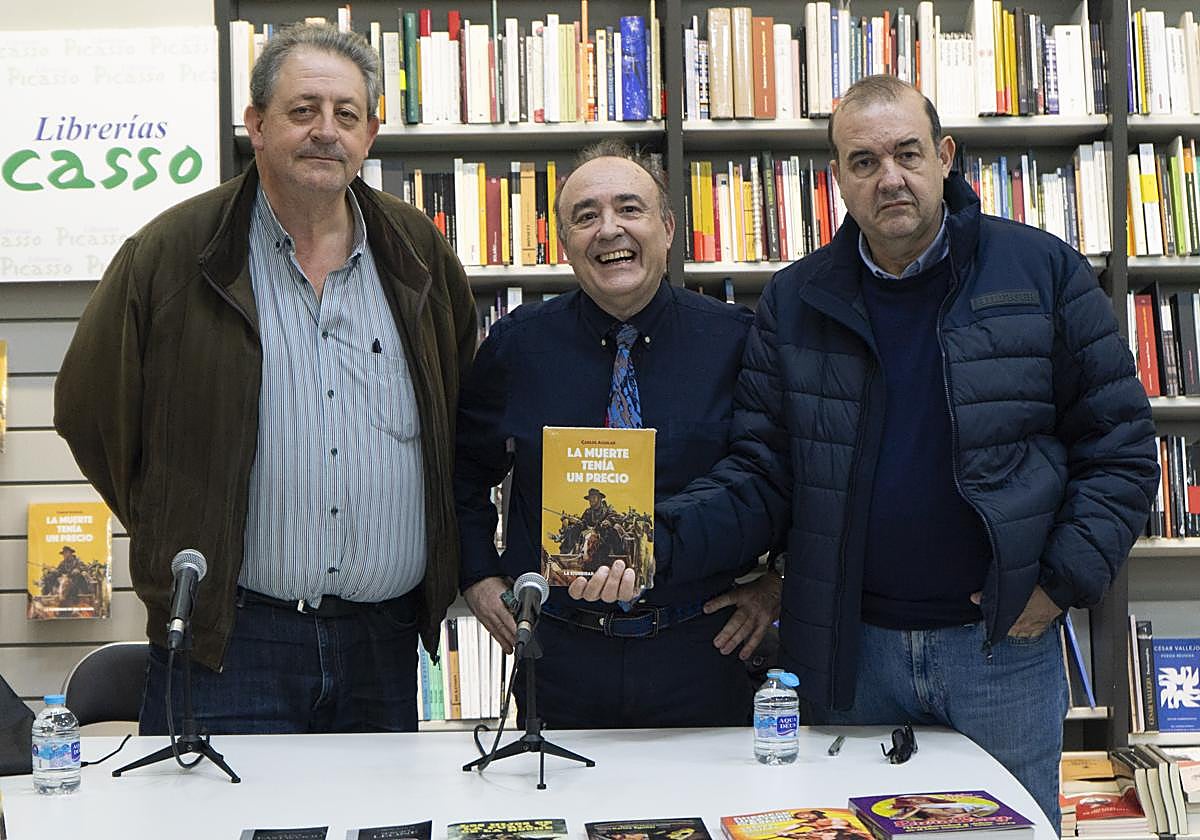 Fical recibe la presentación del libro 'La muerte tenía un precio' de Carlos Aguilar