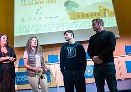 Los universitarios disfrutan de la película 'Enemigos', de David Valero, en su Aula del Cine