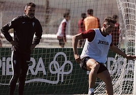 El granadino Isma Ruiz, durante un entrenamiento con el Córdoba.
