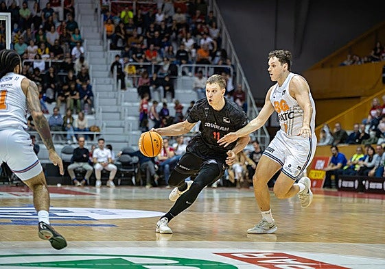 Elias Valtonen, de los pocos que jugaron frente al Real Madrid la pasada temporada.