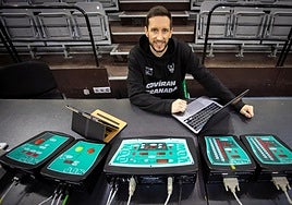 Alberto Puertas se esmera en organizar todos los detalles en torno al equipo granadino.