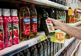 Alcampo saca un novedoso formato de aceite de oliva virgen extra rebajado.