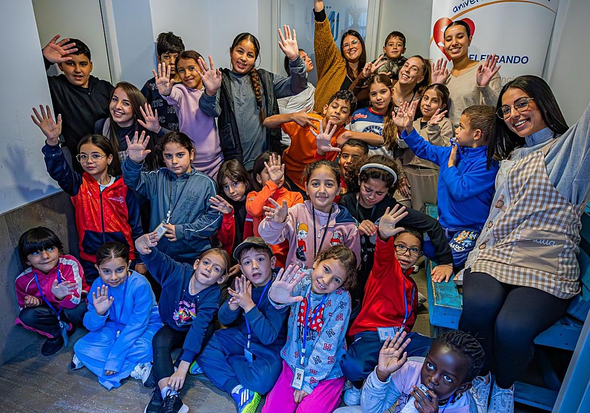 Un grupo de alumnos de la Escuelita de la Fundación Lestonnac Montaigne en el barrio de La Paz.