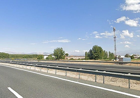 Un herido tras la colisión de un coche y un camión en la A-92 en Santa Fe.