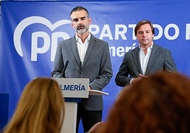 Ramón Fernández-Pacheco, nuevo presidente del PP de Almería, en la rueda de prensa de la sede popular.