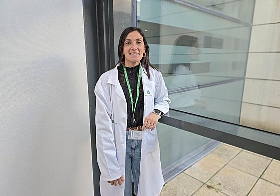 Encarni Cárdenas Grande, en el hospital Clínico San Cecilio de Granada.