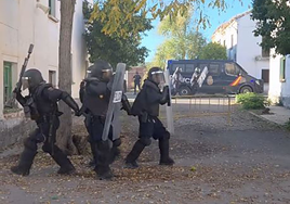 Así se prepara la Policía Nacional en La Enira de Linares