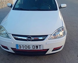 Vehículo robado en una carretera secundaria en dirección a Fuente Vaqueros.