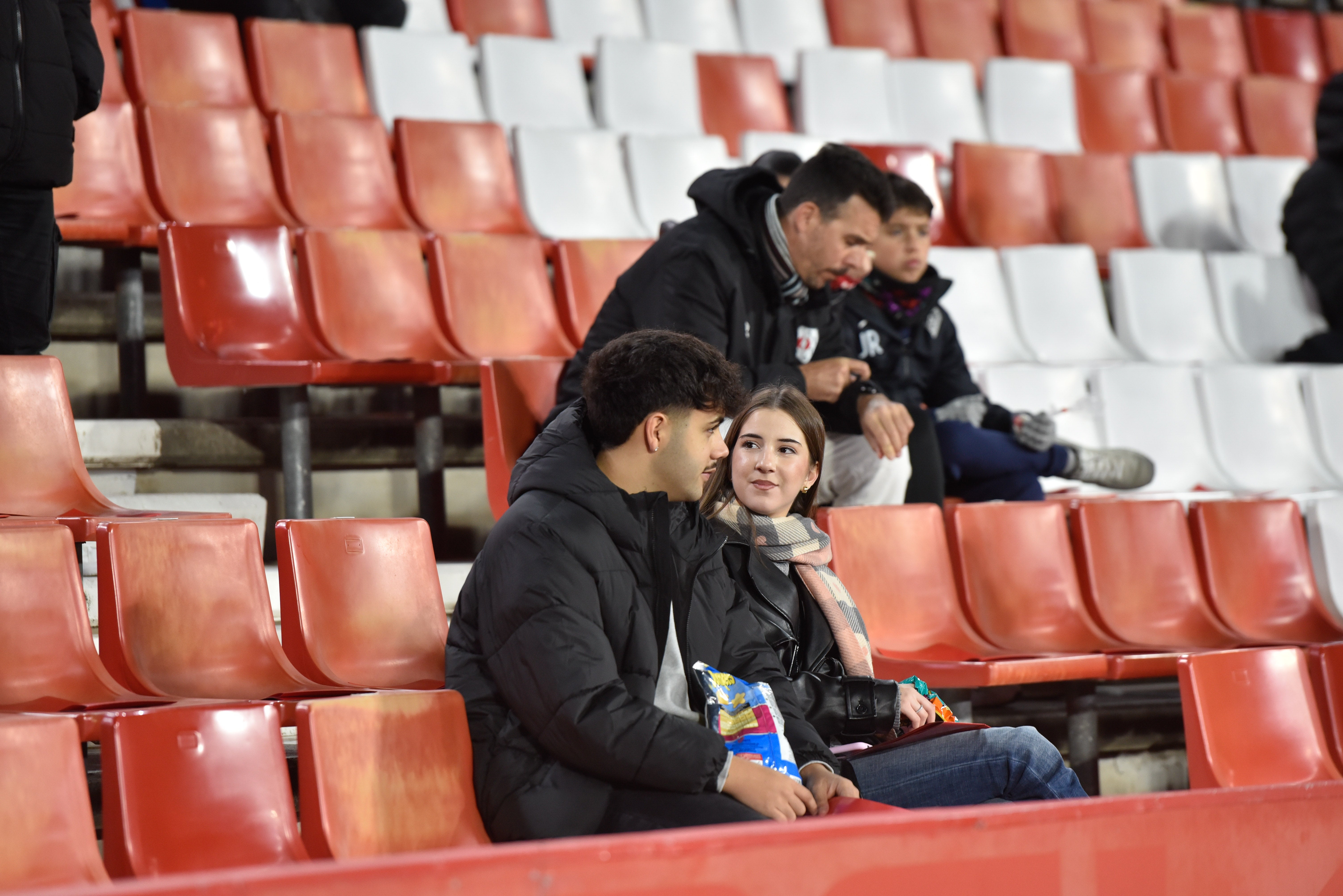 Búscate en la grada de Los Cármenes en el Granada-Córdoba