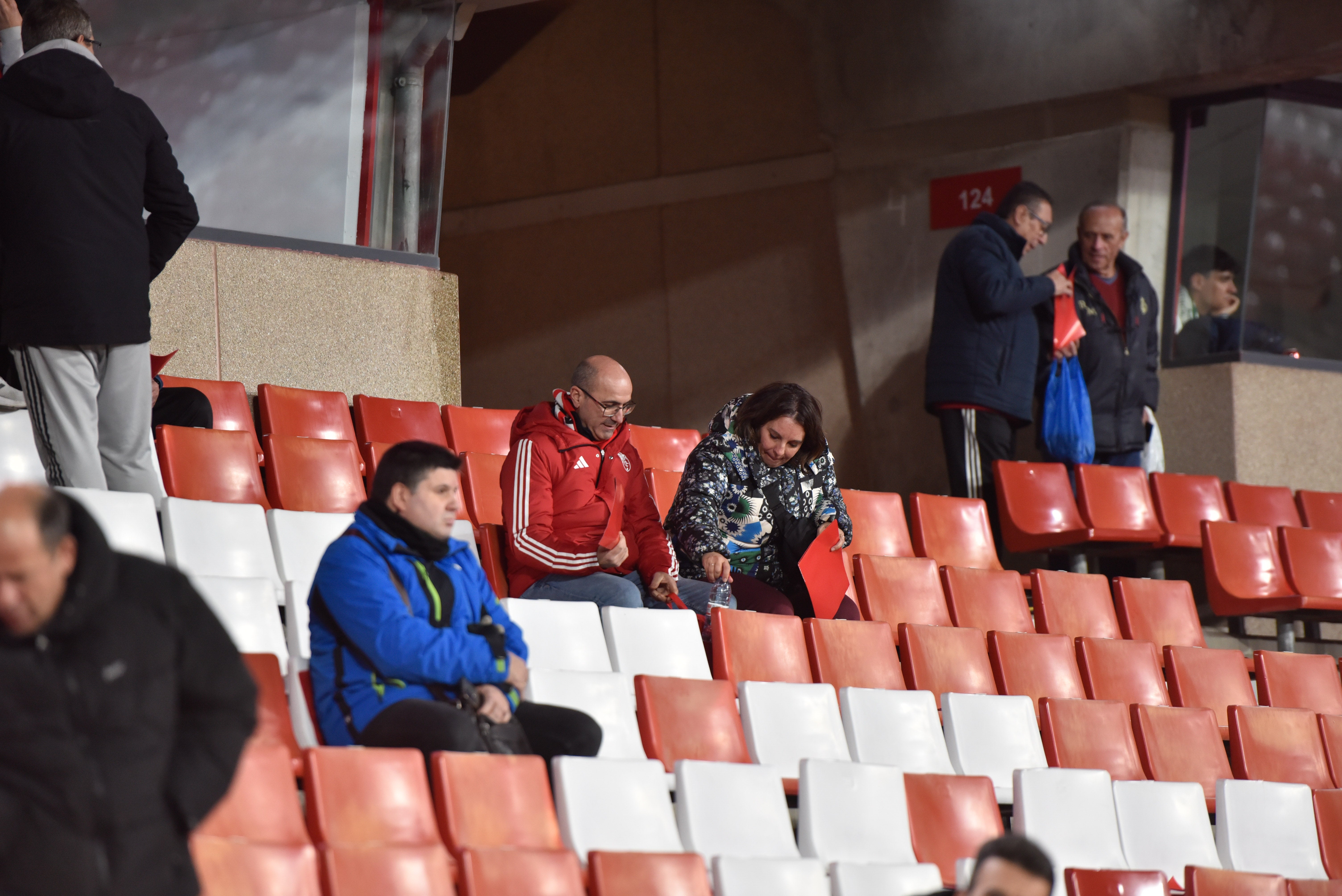 Búscate en la grada de Los Cármenes en el Granada-Córdoba