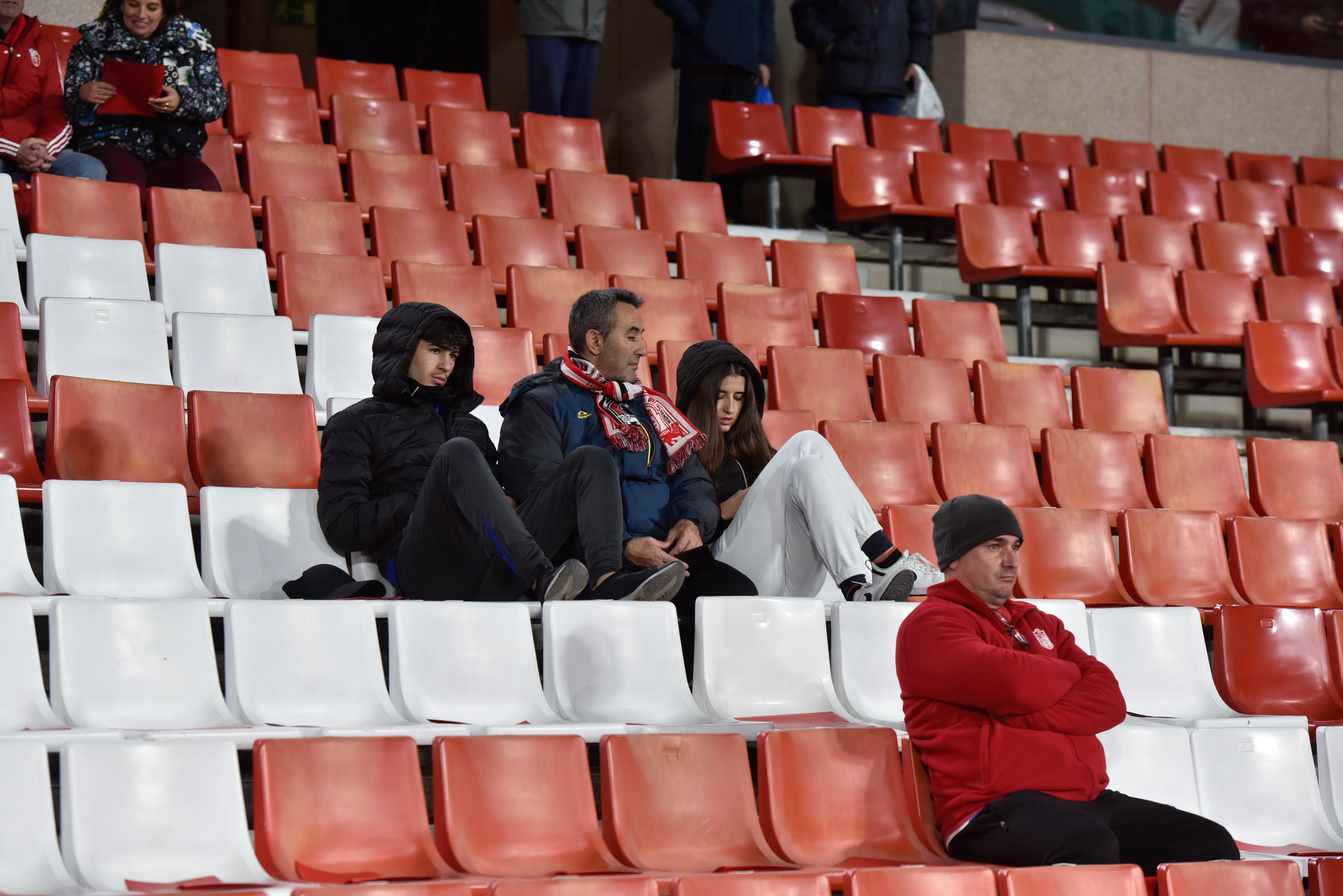 Búscate en la grada de Los Cármenes en el Granada-Córdoba