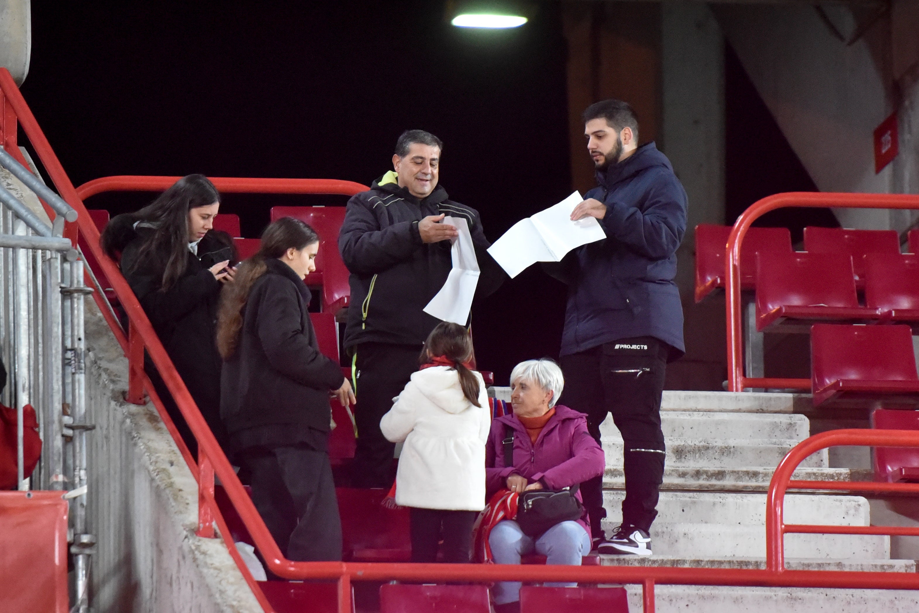 Búscate en la grada de Los Cármenes en el Granada-Córdoba