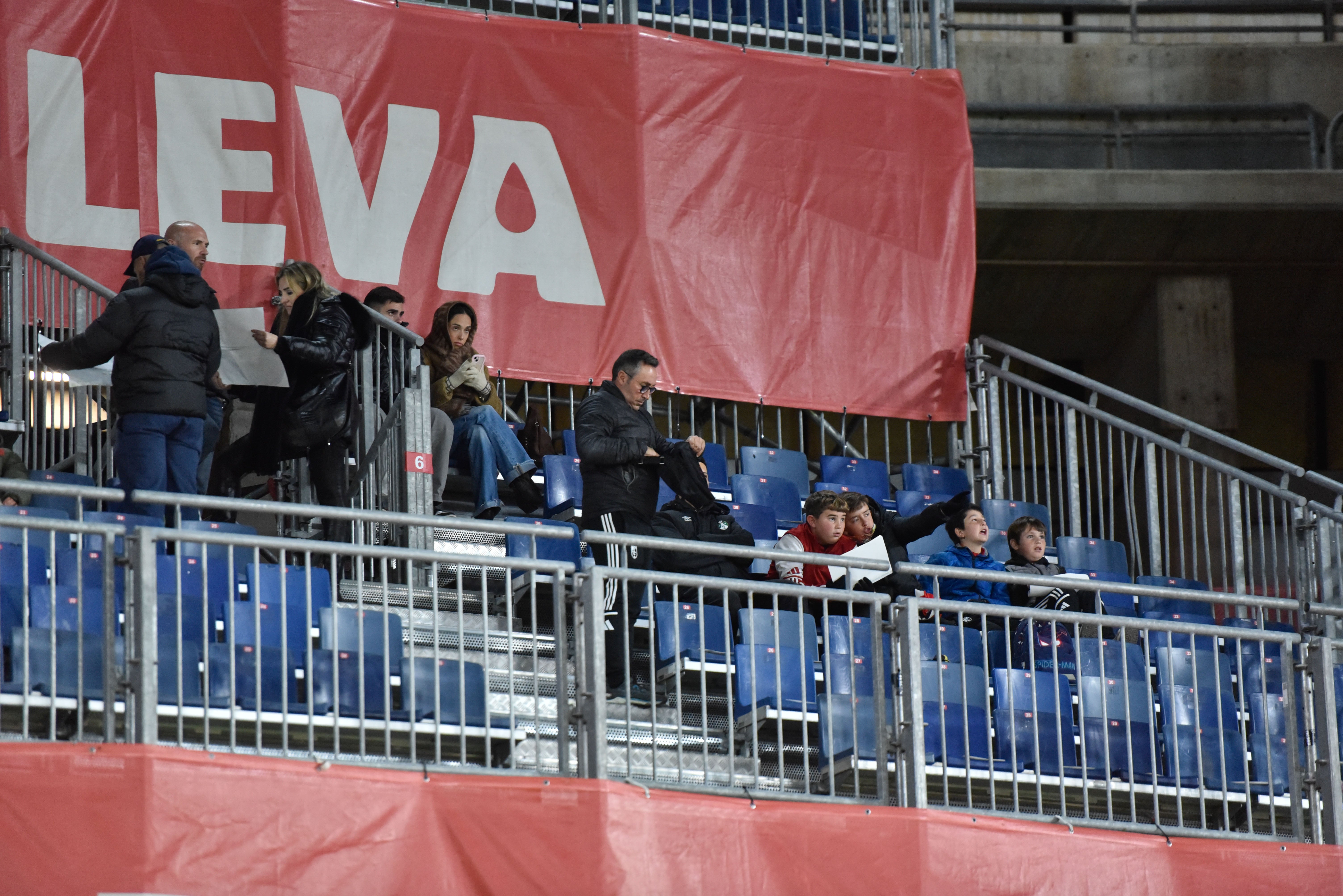 Búscate en la grada de Los Cármenes en el Granada-Córdoba